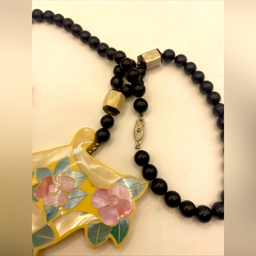 Lee Sands Inlaid MOP ivory Mother pearl Pink flower Black beads 24” - Picture 5 of 5